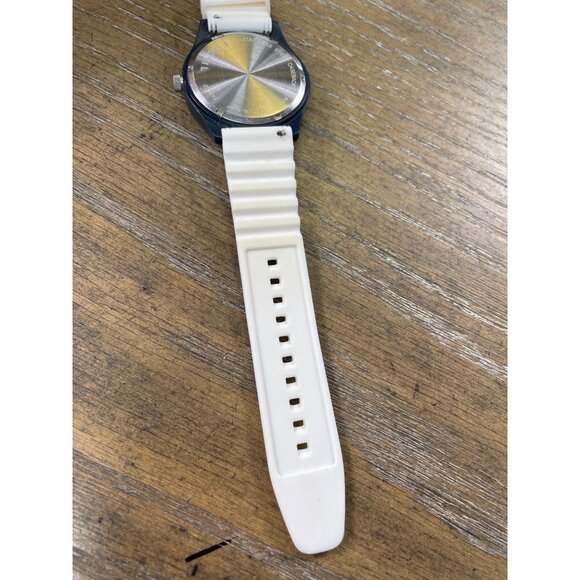 Fossil Mens white black quartz watch in good working condition SKU 8813 - Picture 9 of 13